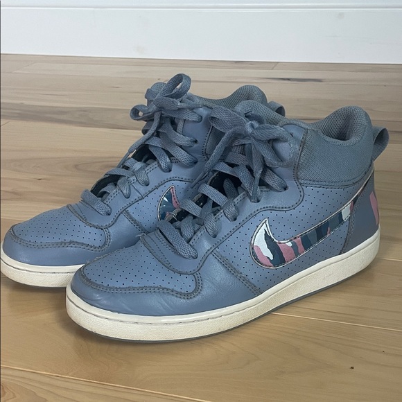 Nike Big Kids Gray/Blue Sneakers with Pink and Light Blue Camo Swooshes - Picture 3 of 6
